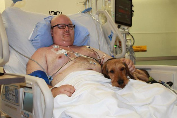 «Когда Закари начал умолять, чтобы ему позволили повидаться с его псом Чейзом, он уже несколько недель пролежал в больнице и был очень слаб после пересадки стволовых клеток», – рассказала Дженкинс. 