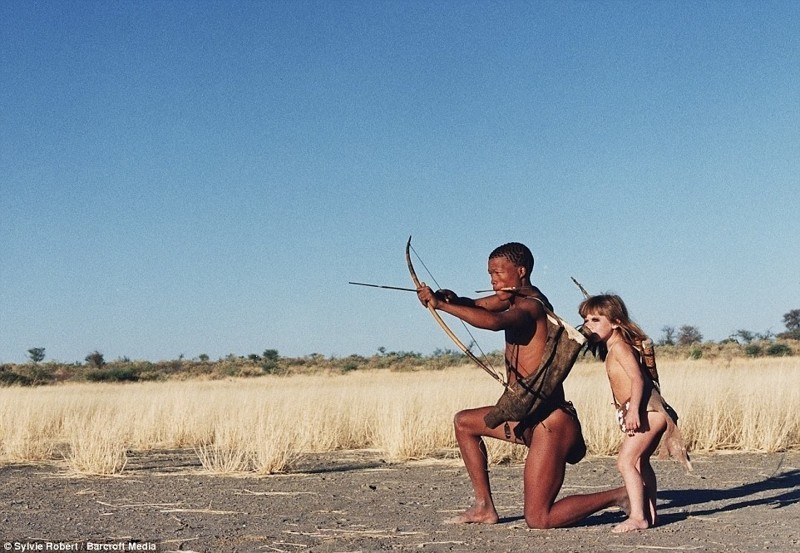 Типпи и охотник Ткуи из Сан-бушменов (Северная Намибия)