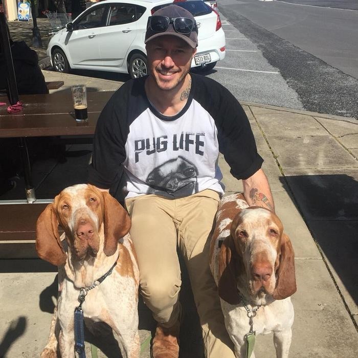 Австралиец мечтает спасти всех собак на земле