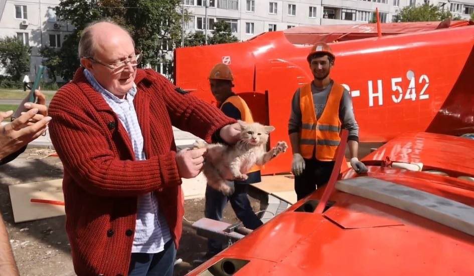 В Москве распилили памятник самолёту, чтобы спасти кота