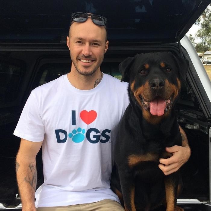 Австралиец мечтает спасти всех собак на земле