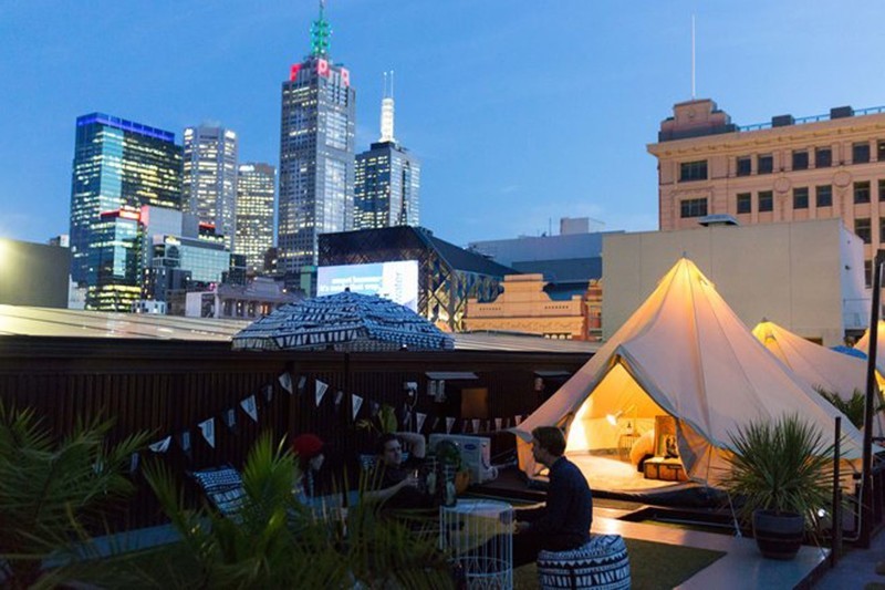 Отель с палатками на крыше - St Jerome's Hotel, Мельбурн, Виктория 