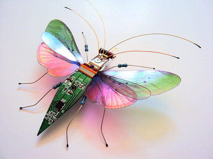 Потрясающие насекомые, сделанные из компьютерных деталей