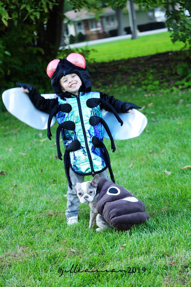 Мальчик с собакой уделали всех своими костюмами на Хэллоуин