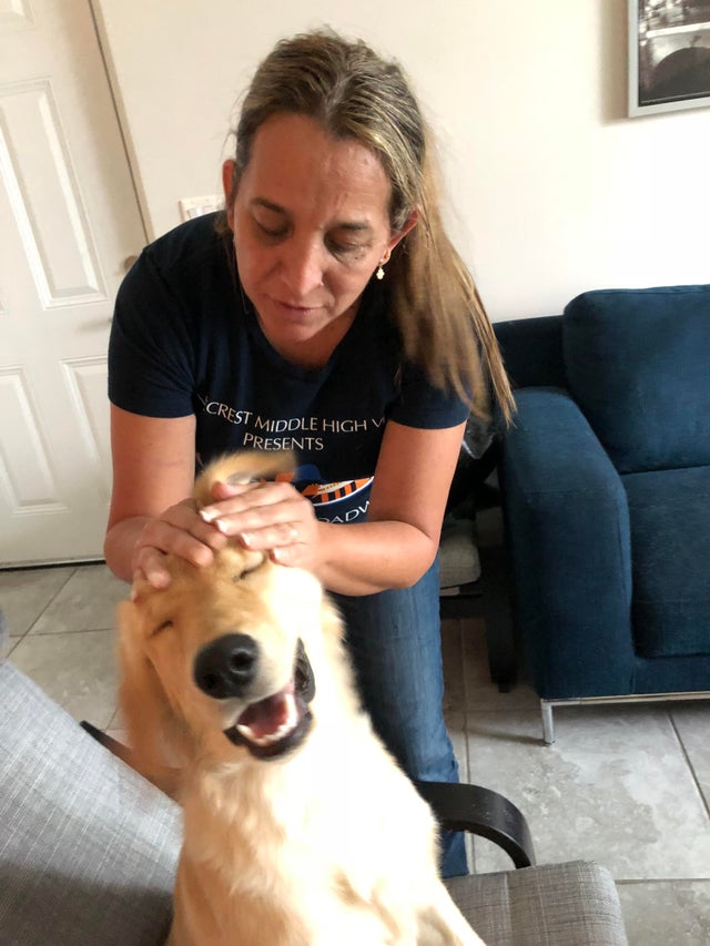 "Когда-то мама была категорически против собаки в доме, а теперь делает массаж"